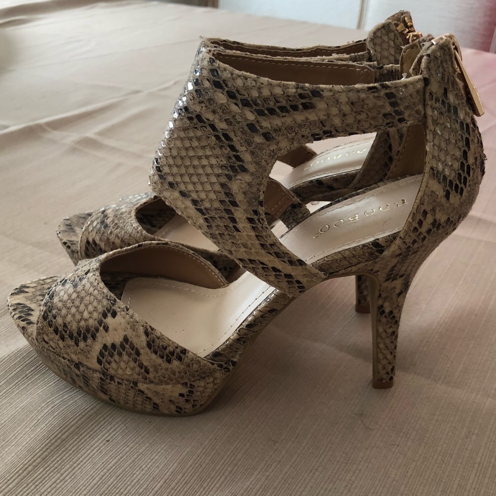 Bamboo size 7 stiletto platform sandals